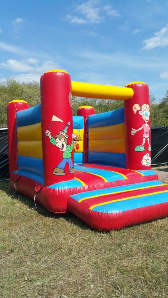 Hüpfburg 'Charly‘ 3x4m/65,00€