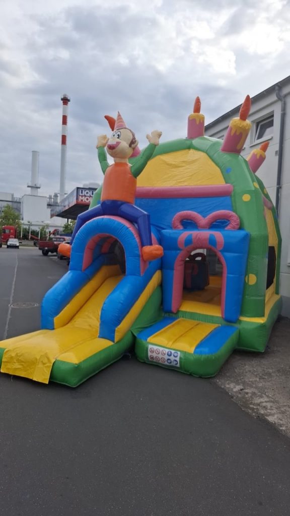 Hüpfburg ,Geschenk‘ 5x6x3m 95,00€